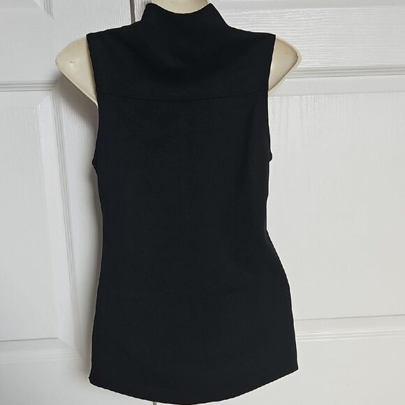 Elegant Black Sleeveless Top - Picture 9 of 16